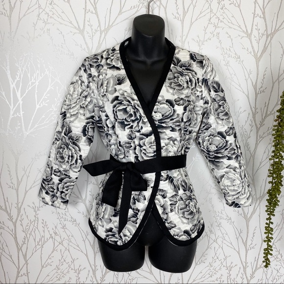 Isaac Mizrahi Quilted White & Black Quilted Blazer - Picture 1 of 8